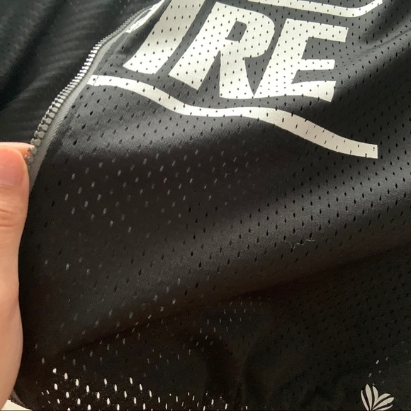 Cropped Wind Breaker - Picture 4 of 5